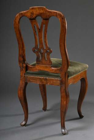 Barocker Stuhl mit geschwungenen Beinen, beschnitztem Gestell "Blumen" und "Knoten" im Rückenbrett, grünes Kordpolster, 2. Hälfte 18.Jh., H. 45/94cm - Foto 4