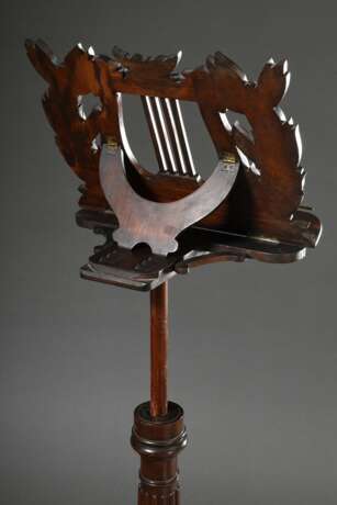 Biedermeier Notenständer mit kannelierter konischer Säule auf Tripod Fuß und verstellbarem Pult "Lyra in Lorbeerkranz", um 1840, höhenverstellbar, H. 125-160cm, Gebrauchsspuren - Foto 4