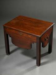 Englischer Mahagoni Nachttisch mit Klappfach und geschweifter Zarge, 47,5x57x40cm, Gebrauchsspuren