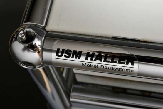 Paar USM Haller Schubladenschränke in weiß auf Rollen mit je 3 Schubladen (1x mit passender Stiftablage), Aufkleber: "USM Haller Möbel Bausysteme", 64x52x42cm, Gebrauchsspuren - фото 3