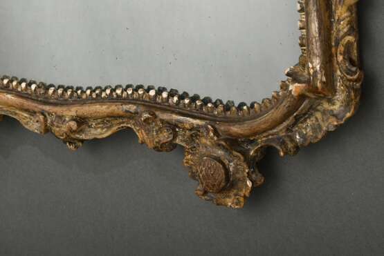 Rokoko Spiegel in reich verziertem und geschwungenem Rahmen, Holz versilbert, um 1740/50, 95x65cm, kleine Fehlstellen - photo 3