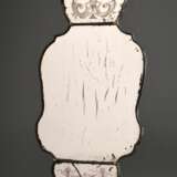 Kleiner Spiegel mit geschliffenen Dekorationen in Bleifassung auf Holz montiert, 18.Jh., 47x21cm, Altersspuren, Defekte - Foto 1