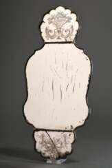 Kleiner Spiegel mit geschliffenen Dekorationen in Bleifassung auf Holz montiert, 18.Jh., 47x21cm, Altersspuren, Defekte