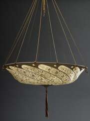 Fortuny "Scrudo Saraceno" Deckenlampe, Seide Gold bedruckt, aufgehängt an 14 Kordeln, Venedig 20.Jh., Ø 77,5cm, H. ca. 120cm, (variabel)