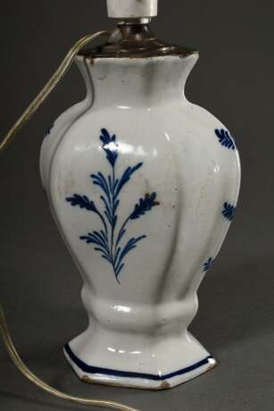 Delft Vase mit Blaumalerei Dekor "Pfauenmuster", De Porceleyne Claeuw, als Lampe montiert, H. 45cm, etwas defekt - photo 4