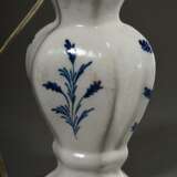 Delft Vase mit Blaumalerei Dekor "Pfauenmuster", De Porceleyne Claeuw, als Lampe montiert, H. 45cm, etwas defekt - photo 4