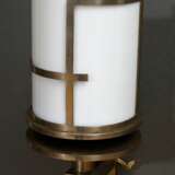 2 Art Deco Wandlampen mit geometrisch abstrahiertem Gestell aus gebürstetem Stahl und drehbaren Kunststoff Halbschirmen, gemarkt: "VDE UDUBA TS", um 1920/1925, L. 61cm, Elektrik revisionsbedürftig - photo 4