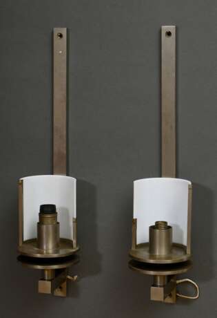 2 Art Deco Wandlampen mit geometrisch abstrahiertem Gestell aus gebürstetem Stahl und drehbaren Kunststoff Halbschirmen, gemarkt: "VDE UDUBA TS", um 1920/1925, L. 61cm, Elektrik revisionsbedürftig - photo 5