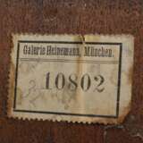 Weber, Heinrich (1843-1913) „Wildprethändlerin“, Öl/Holz, verso Echtheitsbestätigung der Münchener Künstlergenossenschaft und Klebeetikett "Galerie Commeter/Hbg." sowie "Galerie Heinemann/München", Prunkrahmen (min. berieben), 29x22,2cm (m.R. 41x34,8cm), - Foto 8