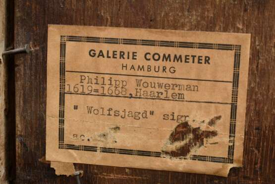 Wouwerman, Philips (1619-1668) „Wolfsjagd“, Öl/Holz, u.l. monogr., verso Restaurationsvermerk von 1836 und Klebeetikett "Galerie Commeter/Hbg.", 24,3x17,8cm (m.R. 36x29,3cm), rest., min. Altersspuren - Foto 6