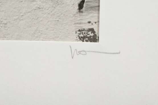 Fontcuberta, Joan (*1955) "o.T." 1981, Fotografie (Vintage Print), 125/200, u. sign./num., im Passepartout montiert, m.PP. 30x30cm, min. Kratzer - photo 3