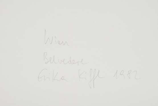 3 Kiffl, Erika (*1939) "Wien "Kunsthistorisches Museum" und "Belvedere" 1982, Fotografien, verso je sign./dat./bez., BM je 40,5x30,5cm, l. und r. Rand je leicht wellig - photo 3