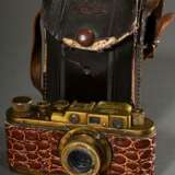 Kleinbild Kamera, Leica Kopie oder sogenannte "Gold Leica", Messing und Kunstleder in Kroko-Optik, wohl Russland 1. H. 20. Jhd., Funktion ungeprüft, Linse klar, B 13,5cm, H 7cm, mit stark gebrauchter Leica Tasche - photo 1