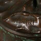 Bofill, Antoine (1875-1939) "En Avant", Junger Seemann mit geschulterten Rudern auf Bronzesockel, auf der Plinthe sign./betit., Bronze patiniert, H. 76cm, etwas defekt, Alters- und Korrosionspuren - фото 9