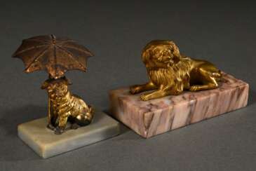 2 Diverse Figuren: "Mops mit Sonnenschirm", Metall vergoldet auf Marmorsockel (H. 7,5cm m. Sockel, z.T. korrodiert, Sockel best.) und "Liegender Pudel", Bronze vergoldet auf Marmorsockel (H. 6cm m. Sockel, min. berieben)