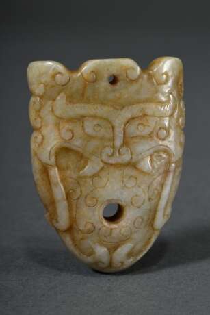 Jade Anhänger "Taotie-Maske und Fledermaus" im Flachrelief geschnittenes Dekor, 5,3x3,9x1cm - photo 1