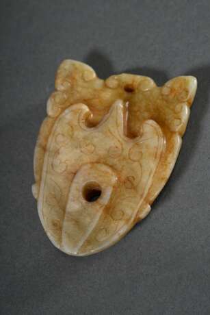 Jade Anhänger "Taotie-Maske und Fledermaus" im Flachrelief geschnittenes Dekor, 5,3x3,9x1cm - photo 3