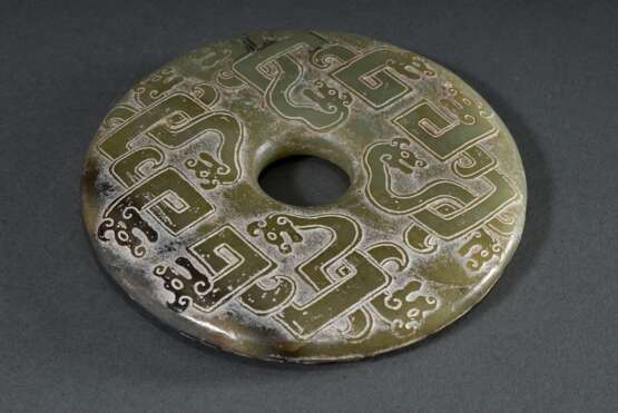 Jade "Yuanbi-Scheibe" mit feinem erhabenen Dekor in Form von stilisierten archaischen Drachen und Taotie Masken, Ø 10cm - Foto 4