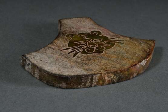 Jade Anhänger „Beil“ mit Schriftzeichen und Tigerkopf, 6,5x9,1cm - Foto 3