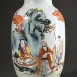 Balustervase mit feiner polychromer Malerei "Acht Luohan", apokryphe Siegelmarke "Berg der roten Artemisia", China, 20.Jh., H. 42cm - Foto 1