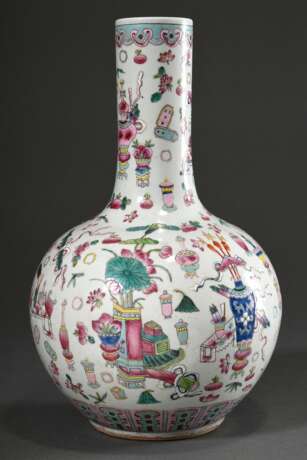 Balustervase mit polychromer Emaillemalerei "Hundert Kostbarkeiten", Boden mit Stempelmarke, China, Anfang 20.Jh., H. 41cm, berieben - Foto 1