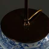 Chinesischer Ingwertopf in Balusterform mit floralem Blaumalerei Dekor und Schriftzeichen "Doppelglück", Boden mit Vierzeichen Marke, als Lampe montiert, ohne Schirm, H. 80cm - photo 3
