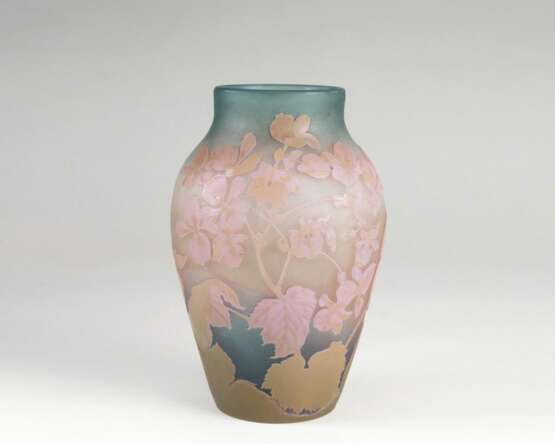 Vase mit Clematis - Foto 1