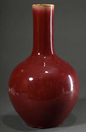 Große chinesische Porzellan Tianqiu Vase mit Sang de Boeuf Flambé Glasur, China, Qing Dynastie, H. 44cm, Glasur mit Kratzern, Stand beschliffen - photo 1
