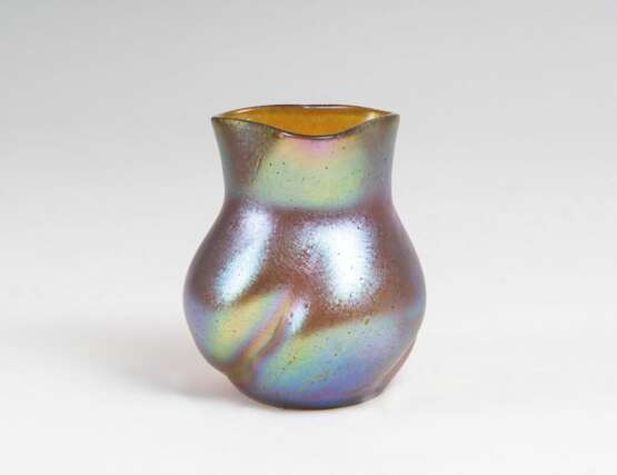 Kleine Jugendstil Irisglas-Vase - Foto 1