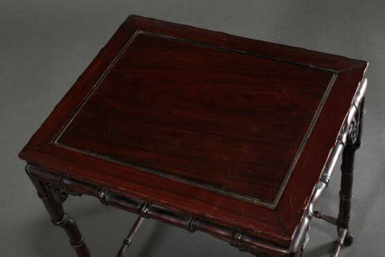 Zierlicher Blackwood Stand mit Bambus Trompe l'oeil Gestell und Blattschnitzereien in den Zwickeln, um 1900/1920, 32x28x22,5cm, restauriert - photo 4