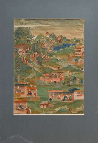 Thangka „Buddhistische Legenden“, sehr feine detaillierte Darstellung aus der Vogelperspektive, Aquarell/Mischtechnik/Papier auf Hartfaserplatte aufgezogen mit Passepartout, Tibet 18./19. Jh., 80x59/120x82,5cm - Foto 2