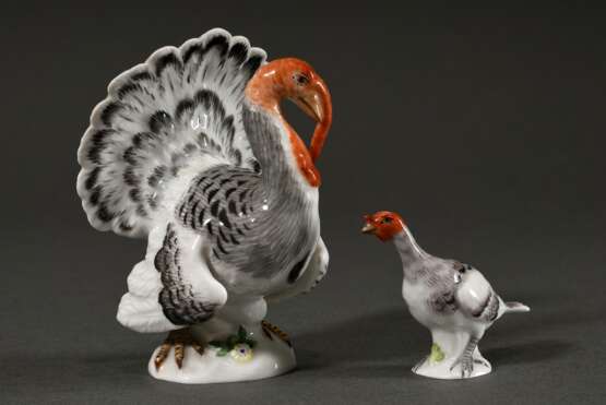 2 Diverse polychrom staffierte Meissen Miniaturfiguren „Vögel“, 20.Jh.: "Truthenne" (Modellnr.: 77013, H. 4,8cm) und "Truthahn" (Modellnr.: 77259, Formernr.: 160, H. 10,5cm) - Foto 2