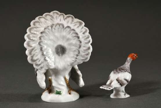 2 Diverse polychrom staffierte Meissen Miniaturfiguren „Vögel“, 20.Jh.: "Truthenne" (Modellnr.: 77013, H. 4,8cm) und "Truthahn" (Modellnr.: 77259, Formernr.: 160, H. 10,5cm) - Foto 3