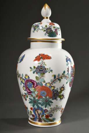 Große Deckelvase in Balusterform mit polychromem Kakiemon Dekor und Goldrand, 20.Jh., Modellnr.: 5116, Formernr.: 6813, Malernnr.: 5.4831, H. 66 cm, Ø 30cm - photo 1