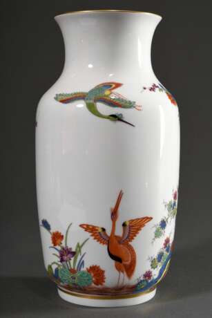 Große Meissen Vase mit „Indischer Malerei“ in Polychrom mit Goldrand, 20.Jh., Ritznr.: 71C/9081S, Malernr.: 564B-5, H. 29,5cm - Foto 2