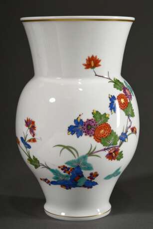 Meissen Vase mit polychromem Kakiemon Dekor und Goldrand, 20.Jh., Modellnr.: K263, Formernr.: 1, Malernr.: 468113-2, H. 26,5cm, am Fuß best., restauriert - Foto 1