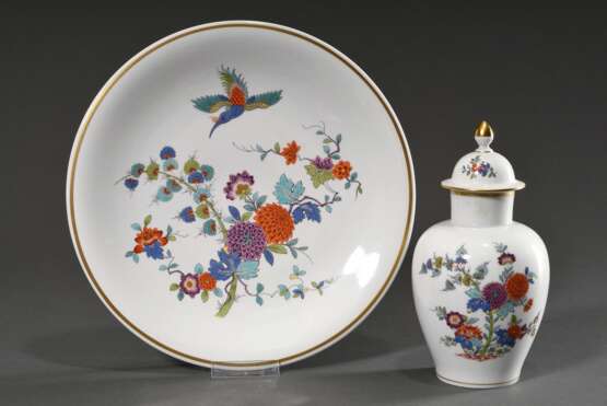 2 Diverse Teile Meissen mit „Indischer Malerei“ in Polychrom, 20.Jh.: Wandteller, Modellnr.: 964, Malernr.: 630C-55 (Ø 31cm) und kleine Balustervase, Modellnr.: 4128, Formernr.: 28, Jahreszeichen: C (H. 23cm) - фото 1