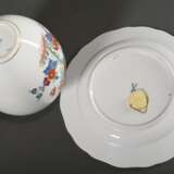 2 Diverse Teile Meissen „Indische Malerei“ und “Kakiemon Dekor“, 20.Jh.: Vase (Modelnr. 3128, Formernr.: 21, Jahreszeichen: Z, Malernr.: 670c-18, H. 16cm) und Teller (Modellnr.: 472, Jahreszeichen: ZX, Malernr.: 4551/111, Ø 20cm) - photo 6