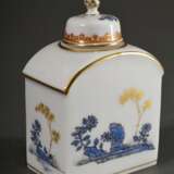 Kleine Meissen Teedose mit blauer Bemalung „Chinoiserie“ und Goldstaffage, 20. Jh., Ritznr.: 652/09855, Malernr.: 570110-60, 9,5x6x3,7cm - фото 2