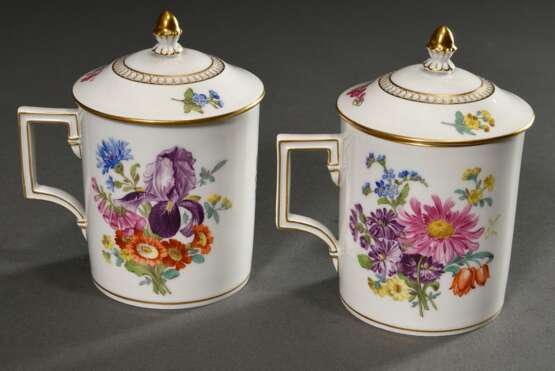 Paar Meissen Deckeltassen/UT in Empire Form mit polychromer Blumenmalerei und goldenem Galerierand, Modellnr.: 205, Formernr.: 35, Jahreszeichen 1971, Malernr.: 203257/33, H. 13,5cm - фото 6