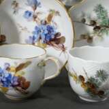 8 Meissen Mokkatassen/UT mit Weichmalerei "Blumen und Schmetterlinge" auf Ozier Relief, goldstaffiert (1x ohne), blaue Schwerter Marke um 1900, H. 6cm - Foto 5