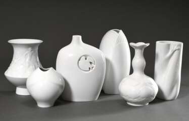 6 Diverse moderne Meissen Weißporzellan Vasen mit verschiedenen abstrakten und figürlichen Reliefs, 1979-90, H. 12-22,5cm