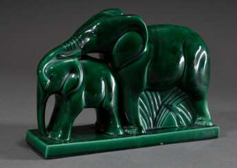 Lemanceau, Charles (1905-1980) "Zwei Elefanten" um 1925, Keramik monochrom grün glasiert, sign., Herst.: Faïencerie de Saint-Clément, 33x9,5x23cm