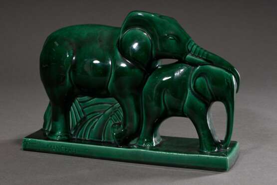 Lemanceau, Charles (1905-1980) "Zwei Elefanten" um 1925, Keramik monochrom grün glasiert, sign., Herst.: Faïencerie de Saint-Clément, 33x9,5x23cm - фото 2