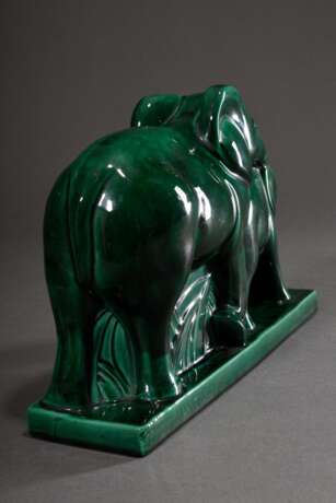 Lemanceau, Charles (1905-1980) "Zwei Elefanten" um 1925, Keramik monochrom grün glasiert, sign., Herst.: Faïencerie de Saint-Clément, 33x9,5x23cm - фото 3