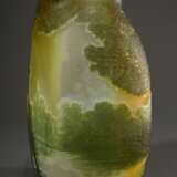 Große Jugendstil Legras Vase mit gerundetem Korpus auf rechteckiger Basis in hellgrün-gelbem Überfangglas "Bäume am See", sign., Anfang 20.Jh., H. 30cm, Abriss ausgeschliffen, Standfläche leicht zerkratzt - photo 4