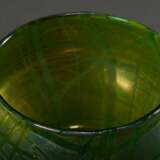 Niedrige Loetz Wwe. Vase mit geometrischem Korpus und grün-blau irisierendem "Crete Pampas" Dekor, H. 12,7cm, Abriss ausgeschliffen, Standfläche berieben - фото 3