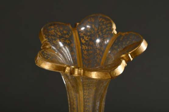 Biedermeier Vase in weißem Überfangglas mit Golddekor, H. 31,5cm, Gold berieben - фото 3