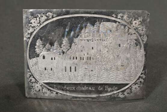 4 Diverse Kainer, Wenzel (tätig 1850-1865 in Hbg.) Zinn-Abgüsse v. geschliffenen Glasplatten: "Baden Baden" und "Kurbäder", 9x6,9cm, oxidiert, Provenienz: aus der Familiennachfolge von W. Kainer - photo 4