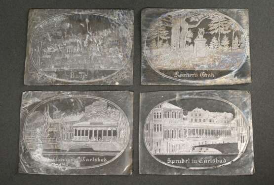 4 Diverse Kainer, Wenzel (tätig 1850-1865 in Hbg.) Zinn-Abgüsse v. geschliffenen Glasplatten: "Baden Baden" und "Kurbäder", 9,2x6,9cm, oxidiert, Provenienz: aus der Familiennachfolge von W. Kainer - photo 1